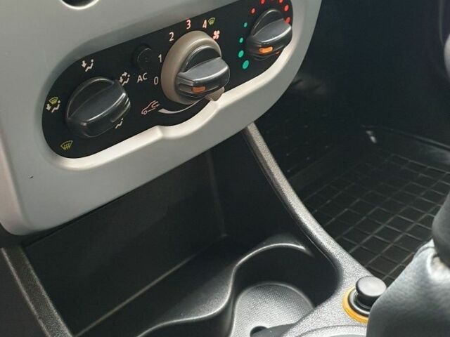 Серый Дачия Сандеро, объемом двигателя 1.4 л и пробегом 232 тыс. км за 4800 $, фото 13 на Automoto.ua