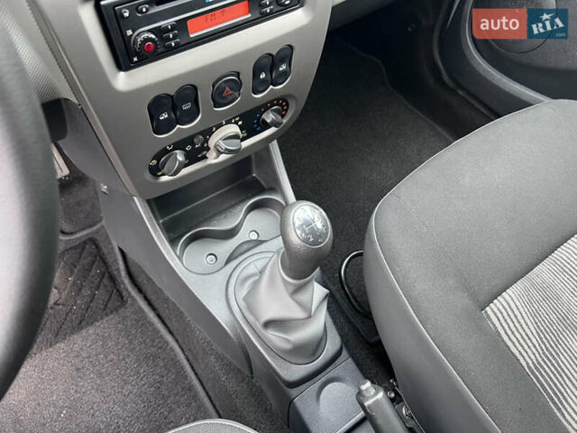 Серый Дачия Сандеро, объемом двигателя 1.2 л и пробегом 159 тыс. км за 4990 $, фото 16 на Automoto.ua
