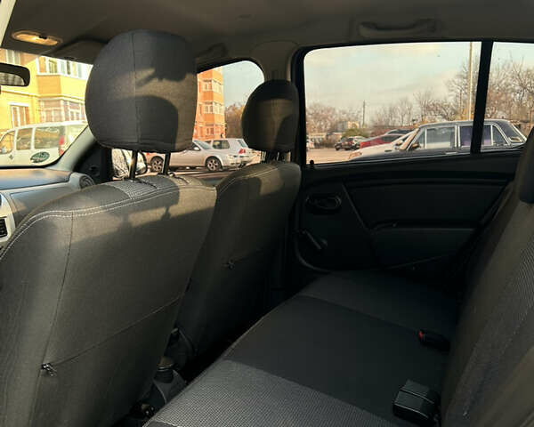 Серый Дачия Сандеро, объемом двигателя 1.39 л и пробегом 159 тыс. км за 4800 $, фото 7 на Automoto.ua