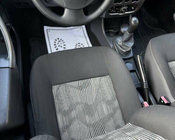 Серый Дачия Сандеро, объемом двигателя 1.4 л и пробегом 204 тыс. км за 4999 $, фото 103 на Automoto.ua