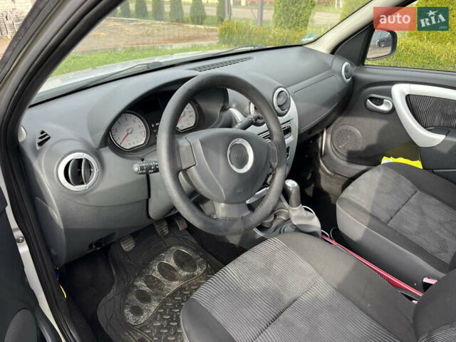 Серый Дачия Сандеро, объемом двигателя 0 л и пробегом 215 тыс. км за 4800 $, фото 8 на Automoto.ua