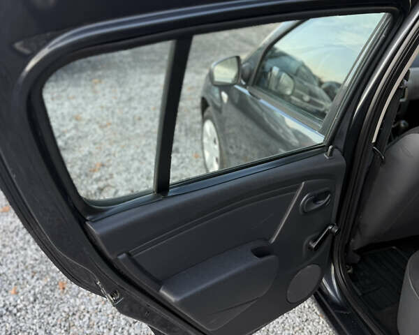 Серый Дачия Сандеро, объемом двигателя 1.4 л и пробегом 204 тыс. км за 4999 $, фото 80 на Automoto.ua