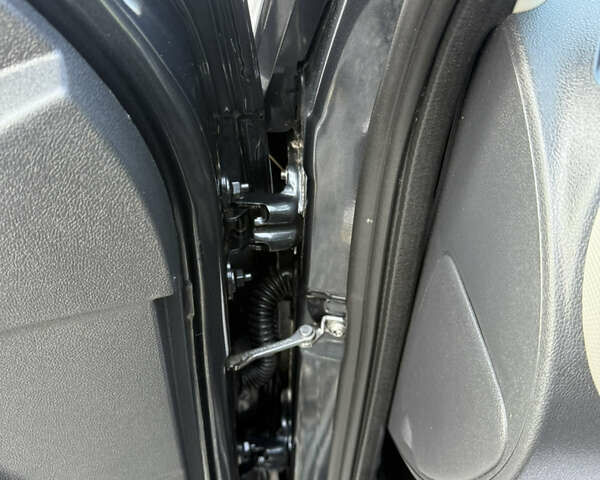 Серый Дачия Сандеро, объемом двигателя 1.4 л и пробегом 204 тыс. км за 4999 $, фото 123 на Automoto.ua