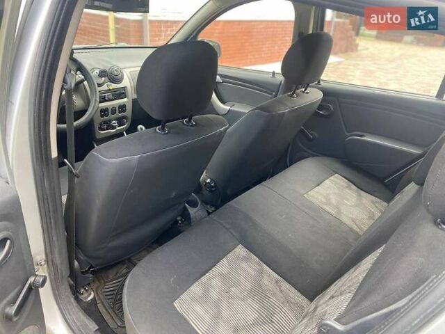Сірий Дачія Sandero, об'ємом двигуна 1.1 л та пробігом 180 тис. км за 3350 $, фото 7 на Automoto.ua