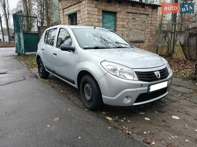 Серый Дачия Сандеро, объемом двигателя 1.2 л и пробегом 297 тыс. км за 3700 $, фото 1 на Automoto.ua