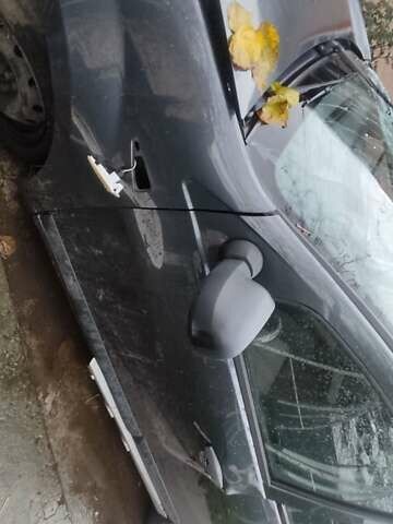 Серый Дачия Сандеро, объемом двигателя 1.39 л и пробегом 250 тыс. км за 1500 $, фото 1 на Automoto.ua