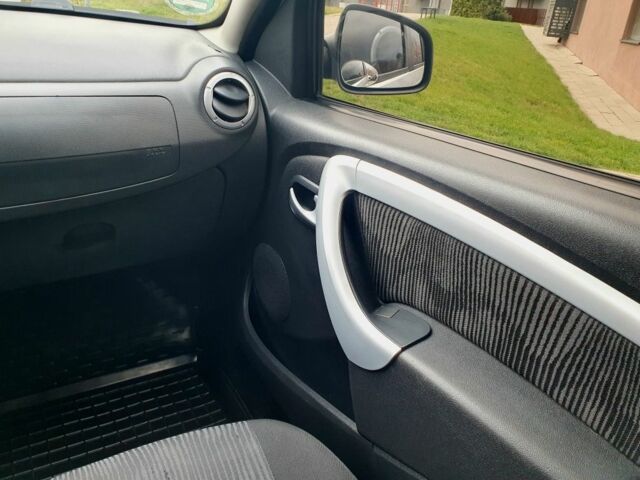 Серый Дачия Сандеро, объемом двигателя 1.4 л и пробегом 232 тыс. км за 4800 $, фото 11 на Automoto.ua