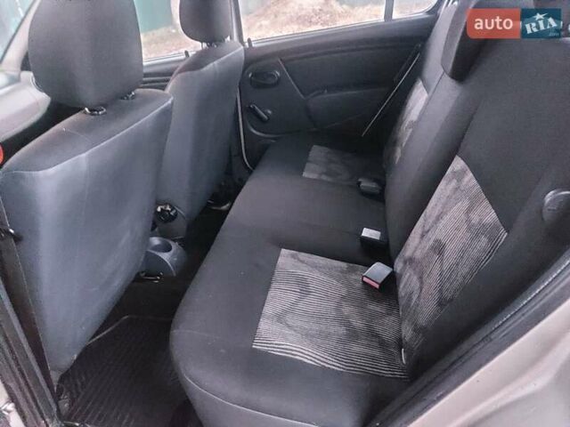 Серый Дачия Сандеро, объемом двигателя 1.4 л и пробегом 163 тыс. км за 4600 $, фото 5 на Automoto.ua