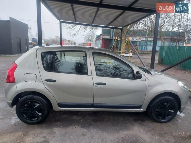 Серый Дачия Сандеро, объемом двигателя 1.4 л и пробегом 163 тыс. км за 4600 $, фото 1 на Automoto.ua