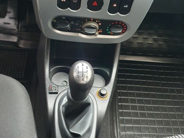 Серый Дачия Сандеро, объемом двигателя 1.4 л и пробегом 232 тыс. км за 4800 $, фото 12 на Automoto.ua