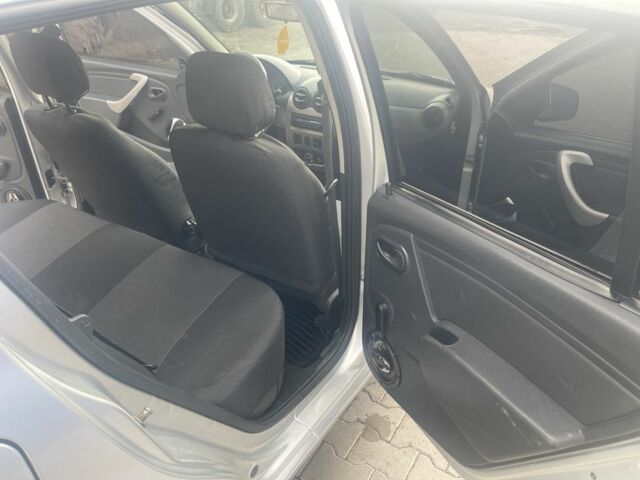 Дачия Сандеро 2009 в Виннице на Automoto.ua Серый Дачия Сандеро, объемом двигателя 1.4 л и пробегом 169 тыс. км за 4200 $, фото 7 на Automoto.ua