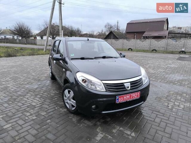 Серый Дачия Сандеро, объемом двигателя 1.6 л и пробегом 197 тыс. км за 5600 $, фото 1 на Automoto.ua