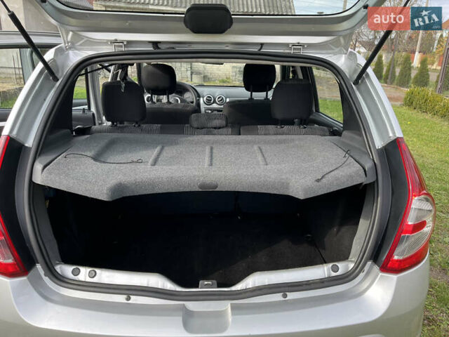 Серый Дачия Сандеро, объемом двигателя 0 л и пробегом 215 тыс. км за 4800 $, фото 9 на Automoto.ua