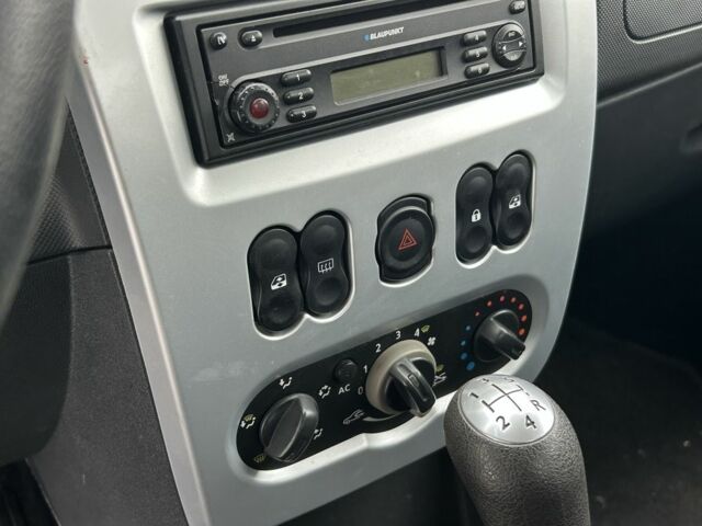 Сірий Дачія Sandero, об'ємом двигуна 1.6 л та пробігом 60 тис. км за 2900 $, фото 7 на Automoto.ua