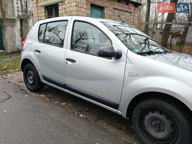 Серый Дачия Сандеро, объемом двигателя 1.2 л и пробегом 297 тыс. км за 3700 $, фото 7 на Automoto.ua