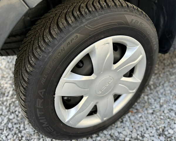 Серый Дачия Сандеро, объемом двигателя 1.4 л и пробегом 204 тыс. км за 4999 $, фото 33 на Automoto.ua