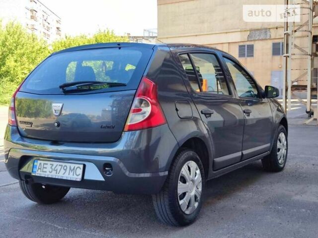 Серый Дачия Сандеро, объемом двигателя 1.15 л и пробегом 148 тыс. км за 4800 $, фото 2 на Automoto.ua