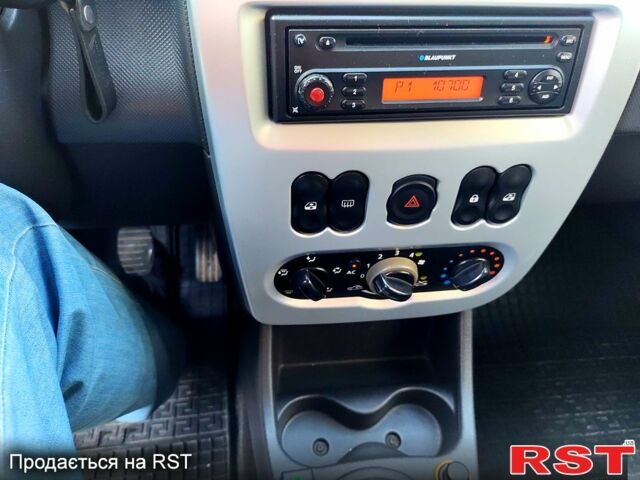 Серый Дачия Сандеро, объемом двигателя 1.6 л и пробегом 235 тыс. км за 5250 $, фото 7 на Automoto.ua