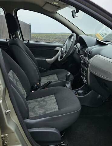 Сірий Дачія Sandero, об'ємом двигуна 1.39 л та пробігом 205 тис. км за 4300 $, фото 12 на Automoto.ua