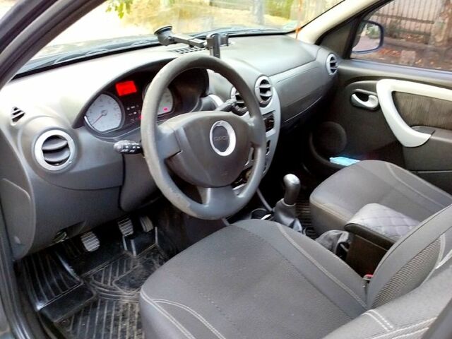 Серый Дачия Сандеро, объемом двигателя 1.6 л и пробегом 120 тыс. км за 4500 $, фото 4 на Automoto.ua