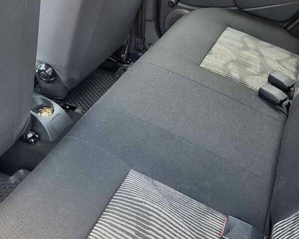 Серый Дачия Сандеро, объемом двигателя 1.2 л и пробегом 81 тыс. км за 5000 $, фото 12 на Automoto.ua