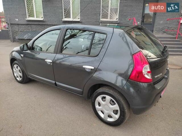 Серый Дачия Сандеро, объемом двигателя 1.6 л и пробегом 161 тыс. км за 5800 $, фото 4 на Automoto.ua