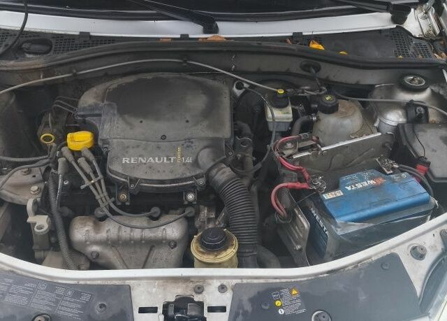 Серый Дачия Сандеро, объемом двигателя 1.4 л и пробегом 215 тыс. км за 4500 $, фото 3 на Automoto.ua