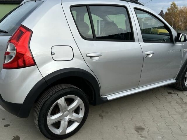 Серый Дачия Сандеро, объемом двигателя 1.6 л и пробегом 175 тыс. км за 6600 $, фото 1 на Automoto.ua