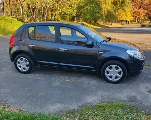 Сірий Дачія Sandero, об'ємом двигуна 1.6 л та пробігом 129 тис. км за 6150 $, фото 8 на Automoto.ua