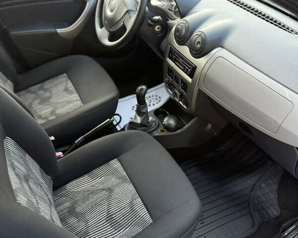 Серый Дачия Сандеро, объемом двигателя 1.4 л и пробегом 204 тыс. км за 4999 $, фото 84 на Automoto.ua