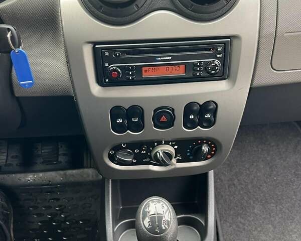 Серый Дачия Сандеро, объемом двигателя 1.4 л и пробегом 140 тыс. км за 5500 $, фото 17 на Automoto.ua