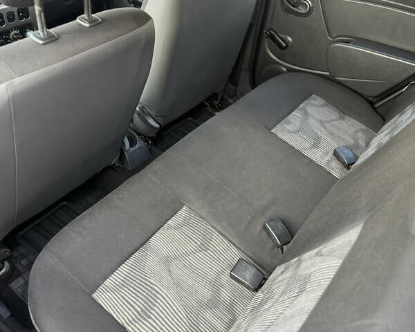 Серый Дачия Сандеро, объемом двигателя 1.4 л и пробегом 204 тыс. км за 4999 $, фото 99 на Automoto.ua