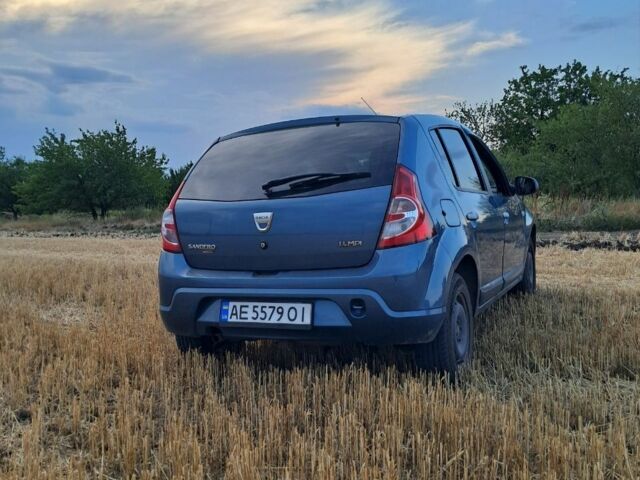 Серый Дачия Сандеро, объемом двигателя 1.4 л и пробегом 255 тыс. км за 5200 $, фото 1 на Automoto.ua