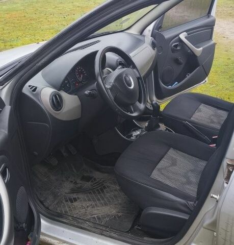 Серый Дачия Сандеро, объемом двигателя 1.4 л и пробегом 215 тыс. км за 4500 $, фото 4 на Automoto.ua