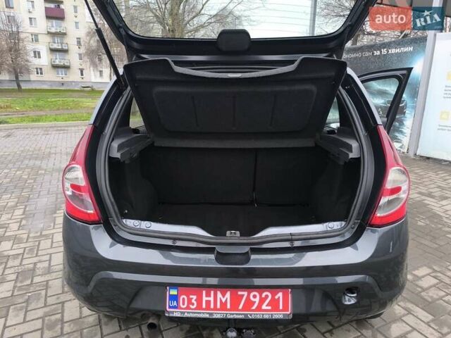 Серый Дачия Сандеро, объемом двигателя 1.6 л и пробегом 197 тыс. км за 5600 $, фото 14 на Automoto.ua