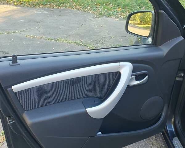 Сірий Дачія Sandero, об'ємом двигуна 1.6 л та пробігом 129 тис. км за 6150 $, фото 25 на Automoto.ua