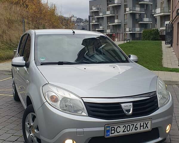 Серый Дачия Сандеро, объемом двигателя 1.4 л и пробегом 232 тыс. км за 4800 $, фото 1 на Automoto.ua