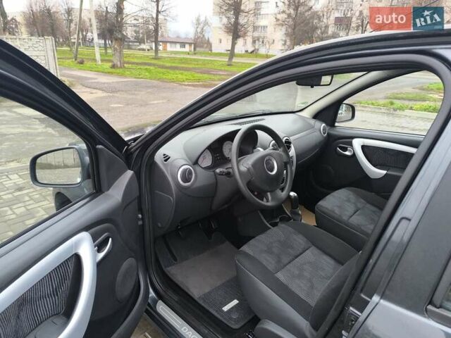 Серый Дачия Сандеро, объемом двигателя 1.6 л и пробегом 197 тыс. км за 5600 $, фото 9 на Automoto.ua