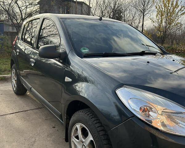 Серый Дачия Сандеро, объемом двигателя 1.39 л и пробегом 159 тыс. км за 4800 $, фото 1 на Automoto.ua