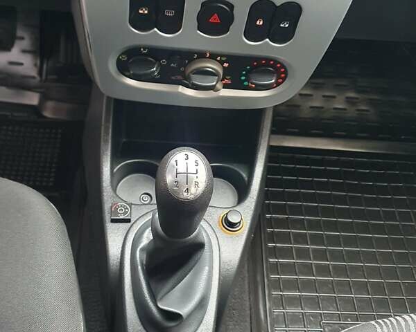 Серый Дачия Сандеро, объемом двигателя 1.4 л и пробегом 232 тыс. км за 4800 $, фото 34 на Automoto.ua