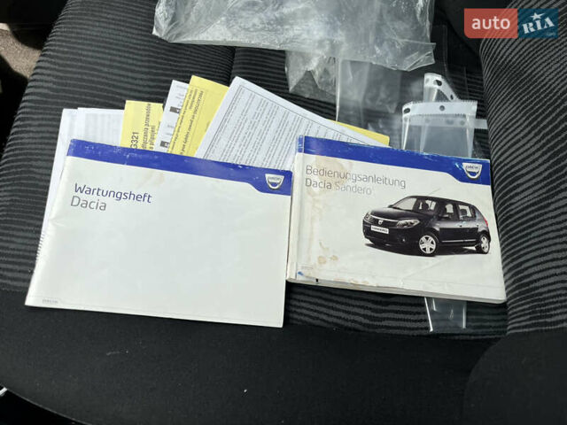 Серый Дачия Сандеро, объемом двигателя 0 л и пробегом 215 тыс. км за 4800 $, фото 12 на Automoto.ua