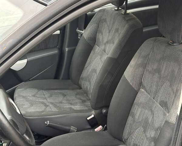 Серый Дачия Сандеро, объемом двигателя 1.6 л и пробегом 140 тыс. км за 4800 $, фото 10 на Automoto.ua