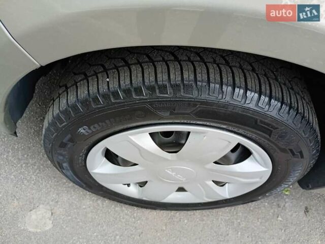 Серый Дачия Сандеро, объемом двигателя 1.15 л и пробегом 183 тыс. км за 5100 $, фото 8 на Automoto.ua