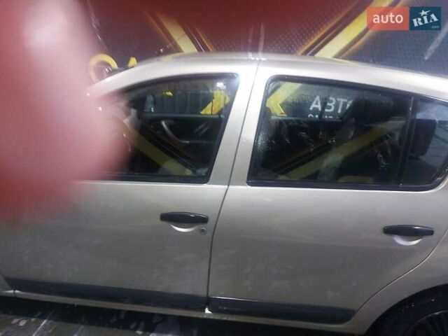 Серый Дачия Сандеро, объемом двигателя 1.4 л и пробегом 163 тыс. км за 4600 $, фото 10 на Automoto.ua