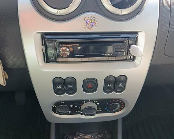 Серый Дачия Сандеро, объемом двигателя 1.6 л и пробегом 133 тыс. км за 5700 $, фото 17 на Automoto.ua