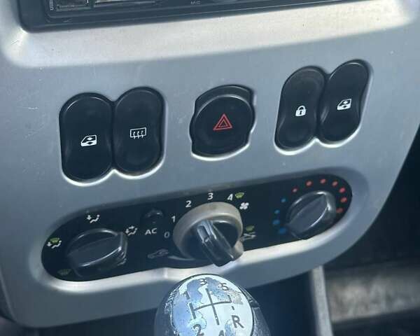 Сірий Дачія Sandero, об'ємом двигуна 1.6 л та пробігом 273 тис. км за 5000 $, фото 10 на Automoto.ua