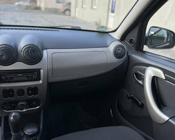 Серый Дачия Сандеро, объемом двигателя 1.4 л и пробегом 204 тыс. км за 4999 $, фото 96 на Automoto.ua