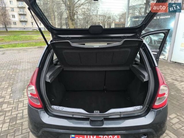 Серый Дачия Сандеро, объемом двигателя 1.6 л и пробегом 197 тыс. км за 5600 $, фото 15 на Automoto.ua