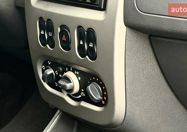 Серый Дачия Сандеро, объемом двигателя 1.46 л и пробегом 141 тыс. км за 5800 $, фото 21 на Automoto.ua