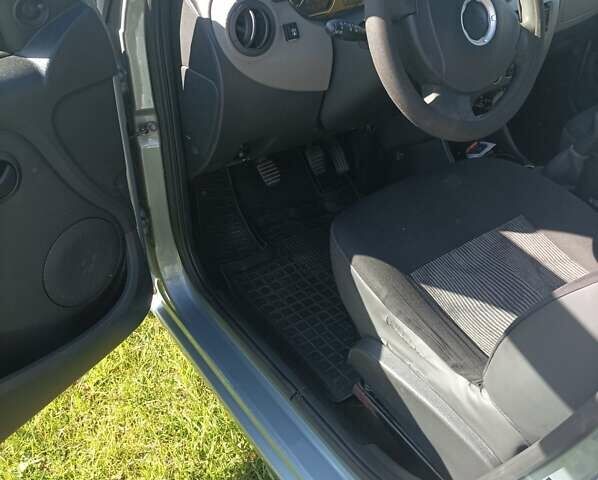 Серый Дачия Сандеро, объемом двигателя 1.2 л и пробегом 182 тыс. км за 3800 $, фото 10 на Automoto.ua